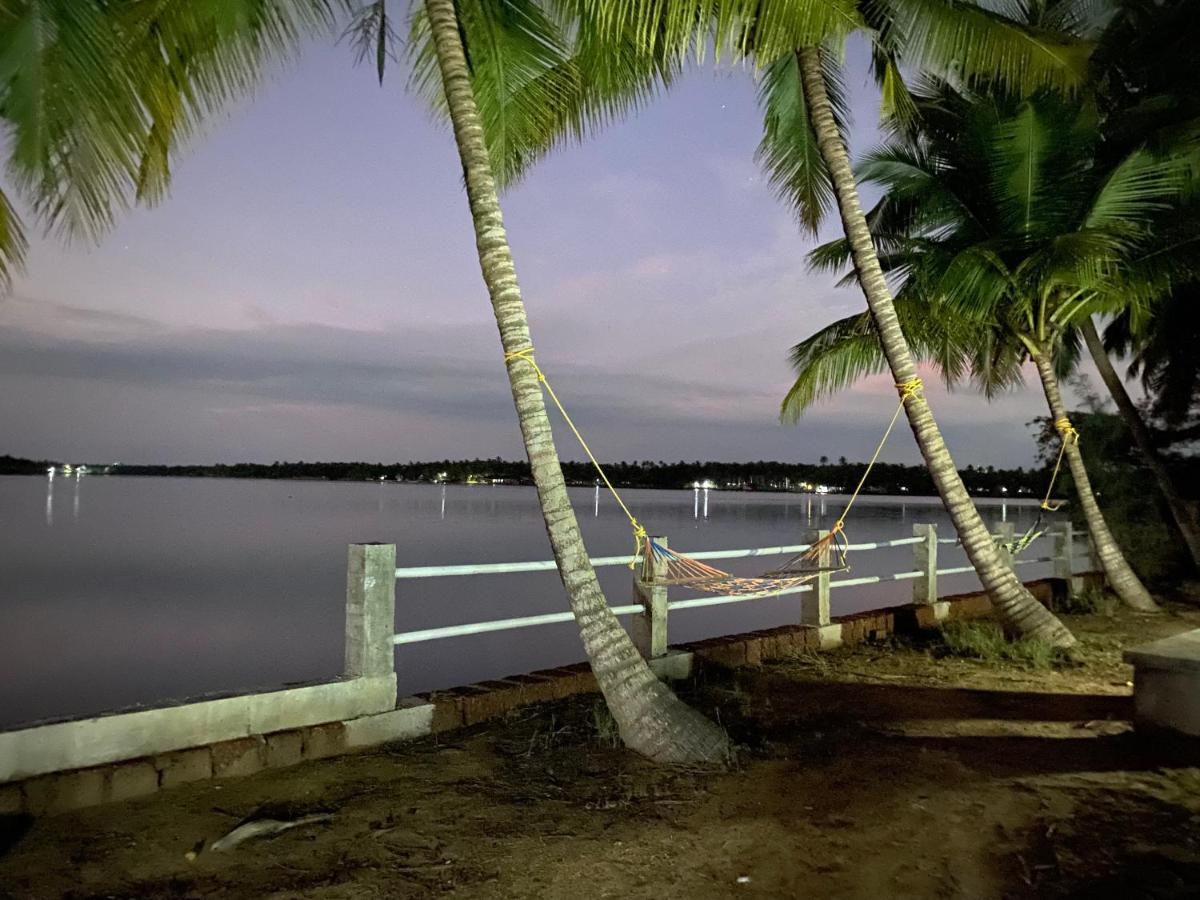 Candlehut Homestay Nīleshwar Buitenkant foto