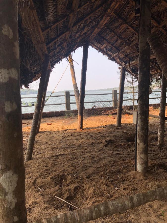 Candlehut Homestay Nīleshwar Buitenkant foto