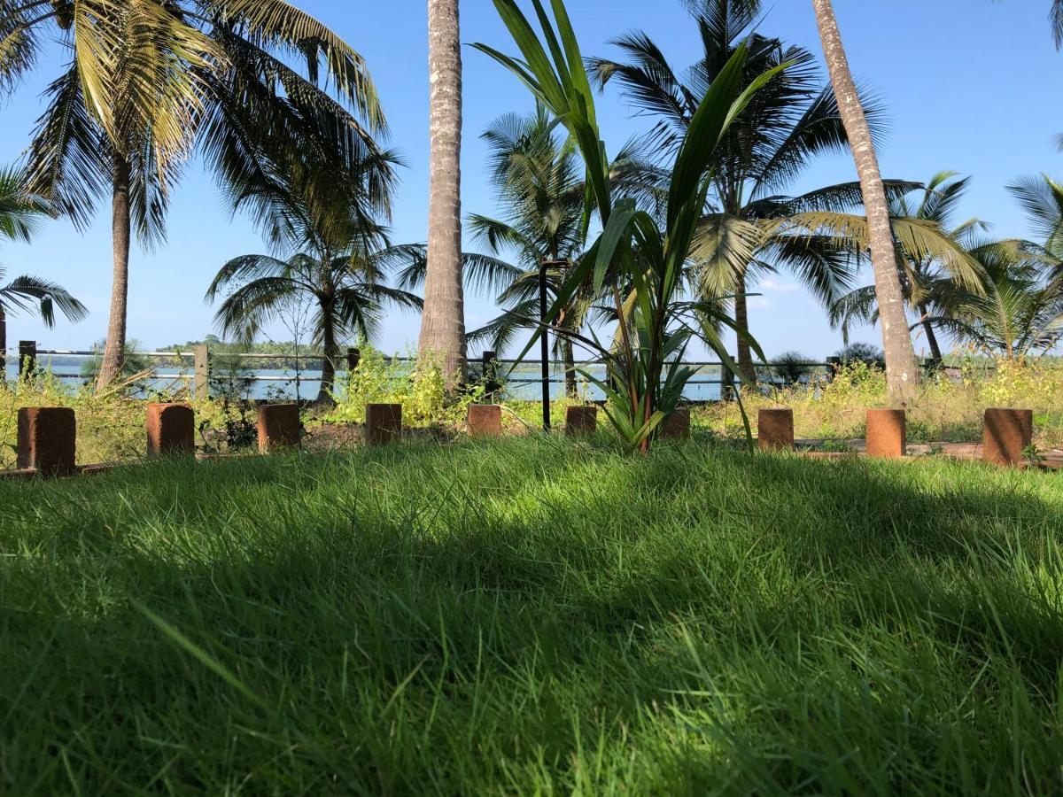 Candlehut Homestay Nīleshwar Buitenkant foto